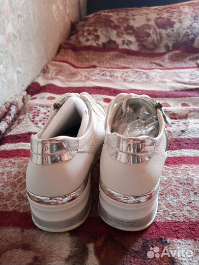 Кроссовки женские летние 37 размер новые