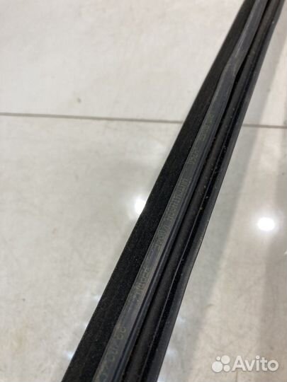Уплотнитель двери (передний, правый) (Jaguar XE)