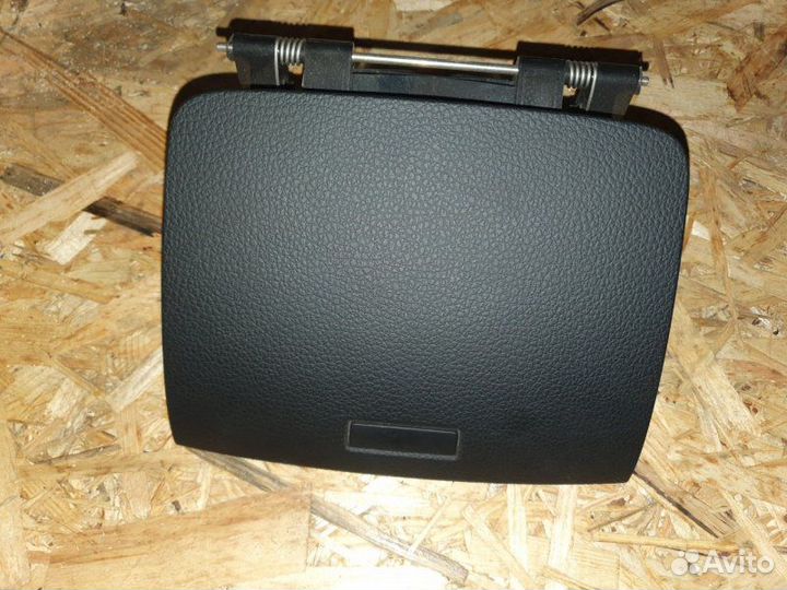 Бардачок Volkswagen Touareg 7P casa 2011