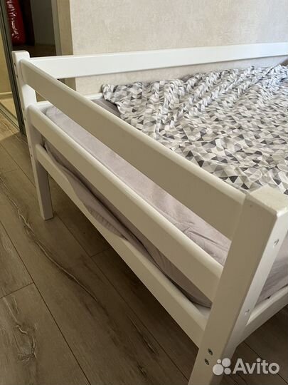 Кровать с бортиком и матрасом 160х80