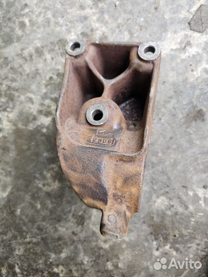 Кронштейн подвесного подшипника ford focus 2 1.8