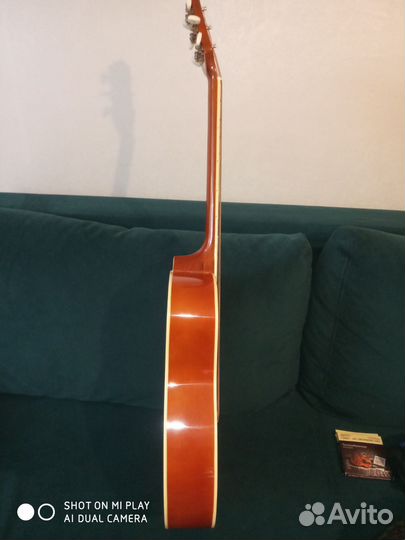 Акустическая гитара