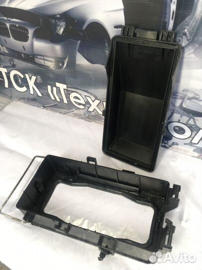 Корпус блока предохранителей Audi A6 C4