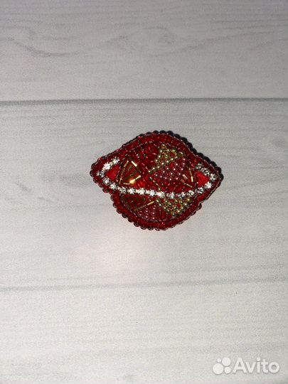 Брошь из бисера