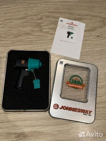 Флеш-накопитель на 16Gb стилизованный Гайковерт