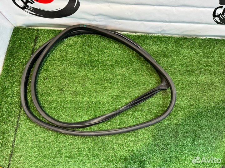 Уплотнитель двери передний правый Suzuki Escudo