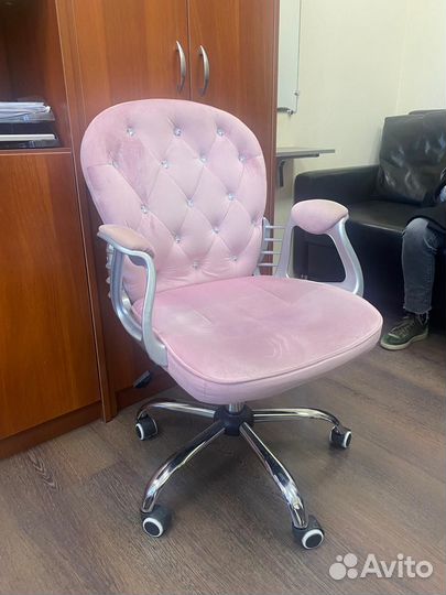 Компьютерное кресло велюр бархат розовое стразы