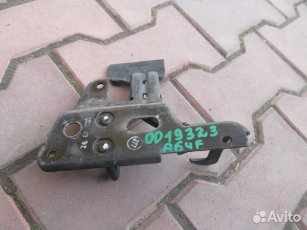 Крюк замка капота Audi A6 C6 2005-2011