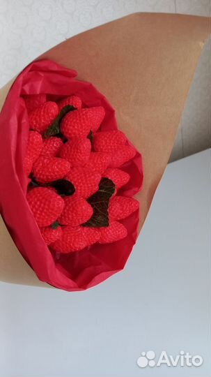 Букет клубничный из мыла