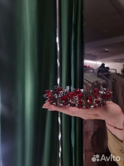 Диадема красная