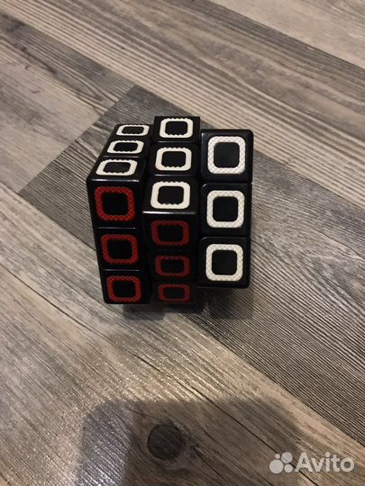 Кбик рубик светиться в темноте