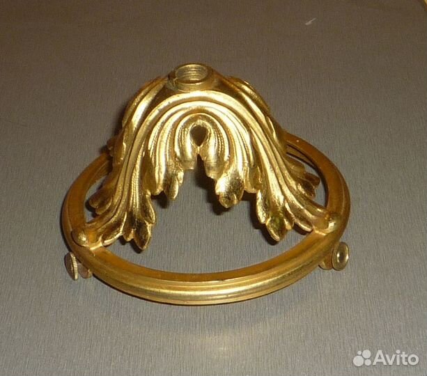 Деталь старинной люстры