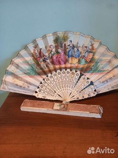 Веер старинный.черепаха роспись футляр
