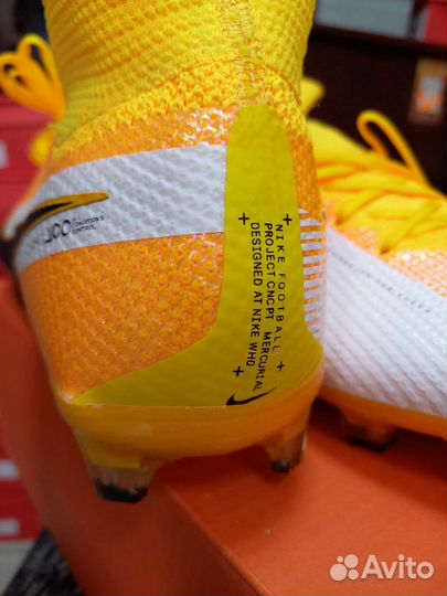 Футбольные бутсы nike