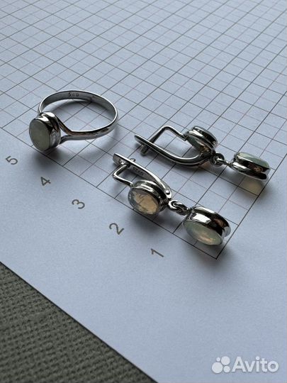 Серебряные серьги и кольцо с эфиопским опалом