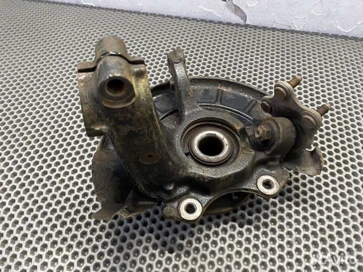 Кулак поворотный правый Volkswagen Polo 5