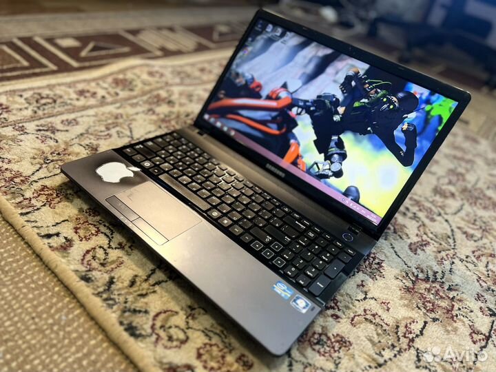 Игровой Ноутбук Samsung core i5/8гб/GT 620M