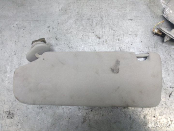 Козырек солнцезащитный передний правый Toyota