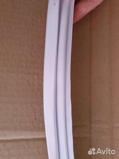 Уплотнитель двери холодильника