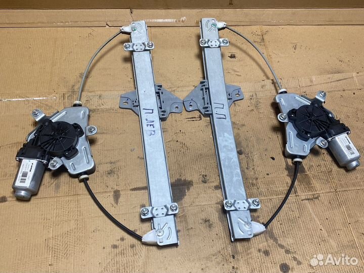 Стеклоподъемник передний Hyundai Solaris 1