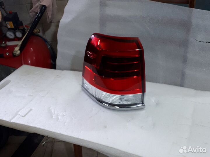 Фонарь левый Toyota Land Cruiser 200 2015