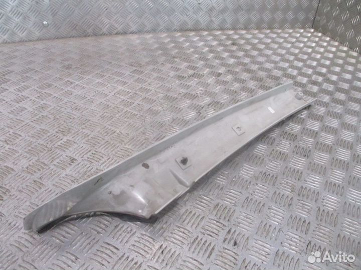 Накладка стойки лобового стекла левая Iveco 580152