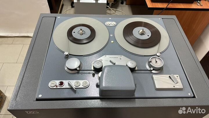 Магнитофон Telefunken M15A 1/4 ламповый