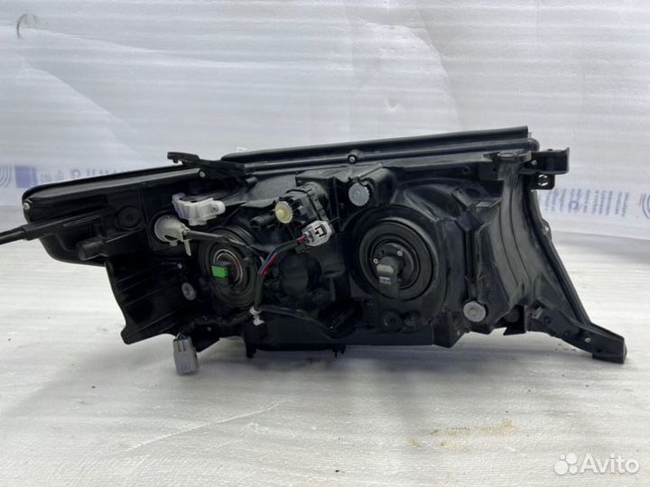 Фара галоген передняя левая Toyota Land Cruiser