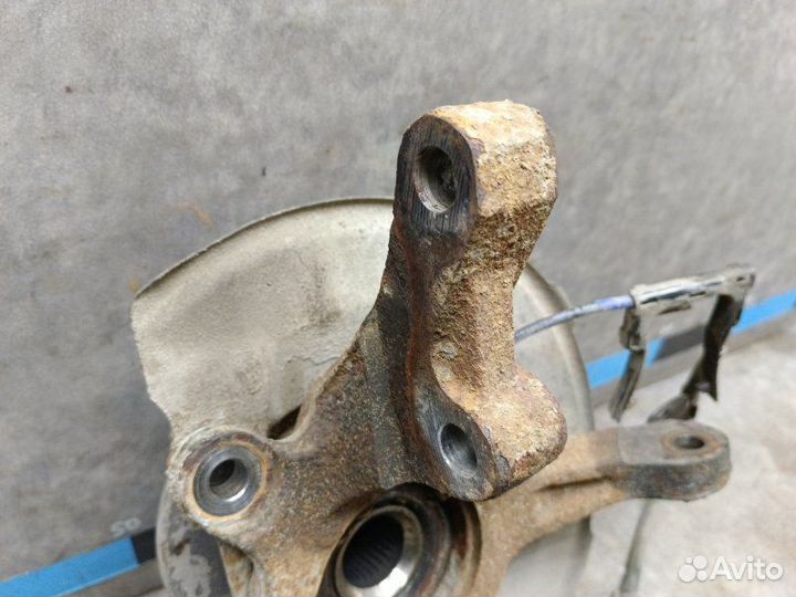 Кулак поворотный передний правый Mitsubishi