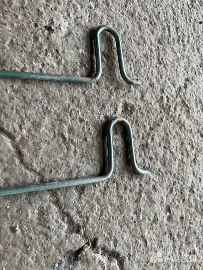 Торсион петли крышки багажника Toyota Corolla E120