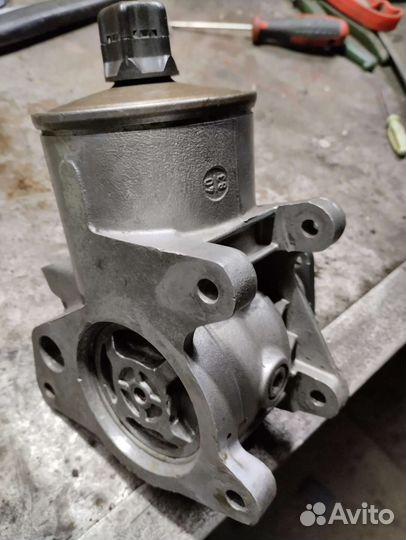 Насос Гура Мерседес 190е w201на102й мотор