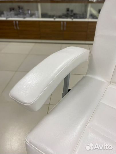 Педикюрное кресло - косметологическое кресло