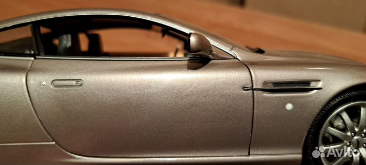 Aston martin DB9 coupe (LHD) 2004 minichamps 1\18