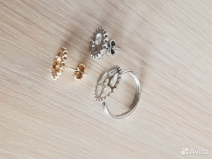 Комплект из серебра пуссеты и кольцо