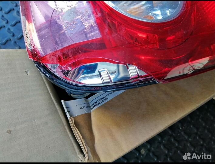 Задний правый фонарь на рено дастер
