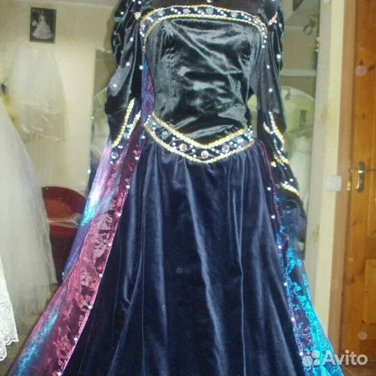 Сценический женский костюм эпохи Тюдоров