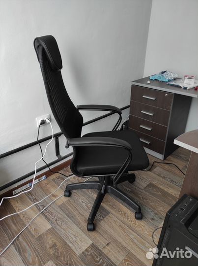 Офисное кресло 