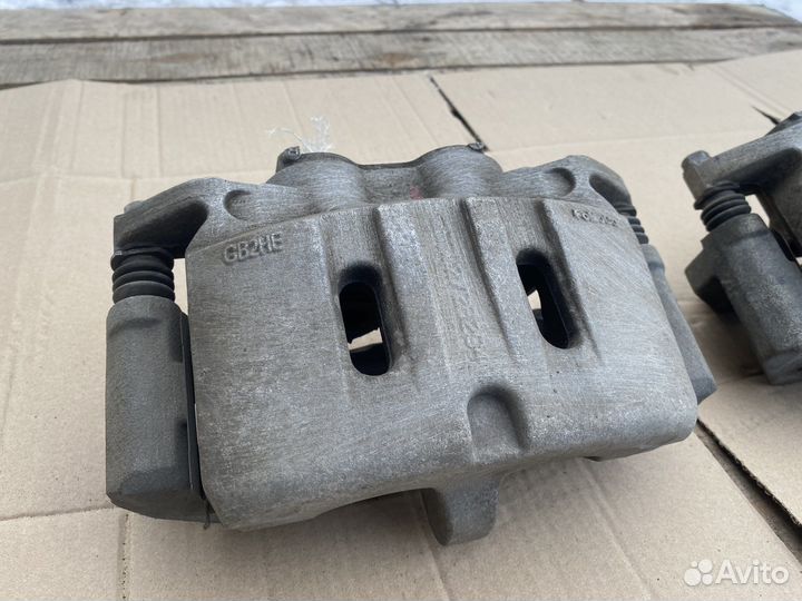 Суппорт тормозной передний Ford Mustang 6