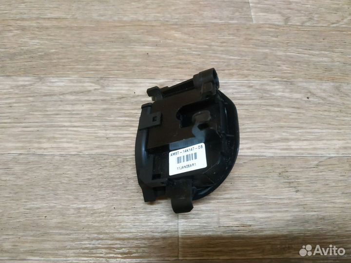 Кнопка управления магнитолой на руле Ford Focus 3