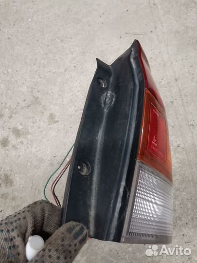 Фонарь задний правый Mazda 323 F