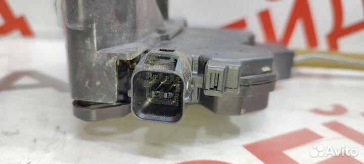 Замок двери передний правый Mitsubishi Airtrek