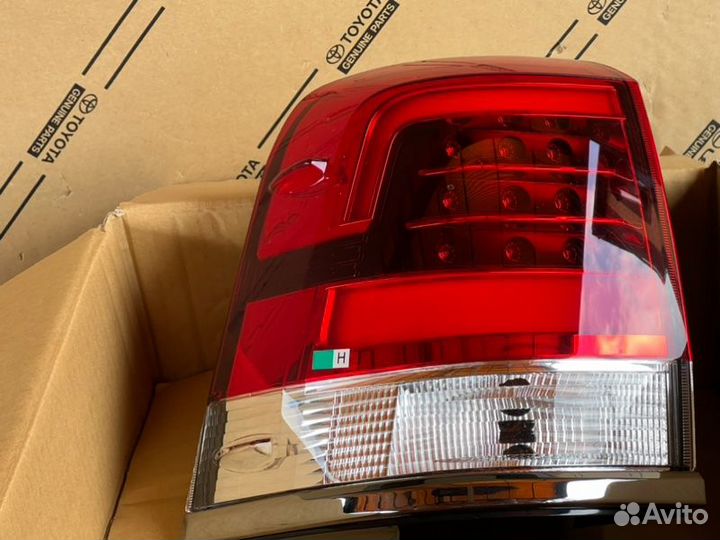 Фонарь в крыло левый Toyota Lc200 15-21