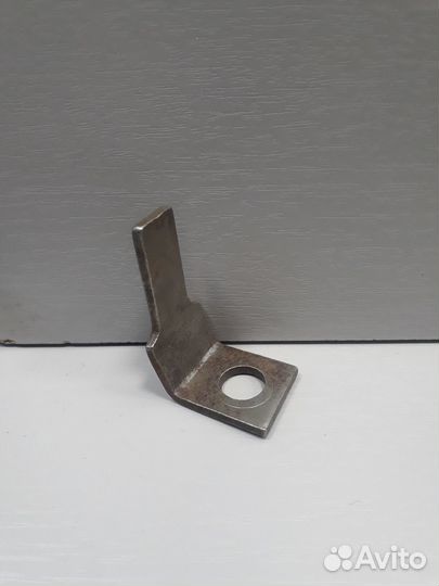 Пластина стопорная/уголок бугеля 375-2403042