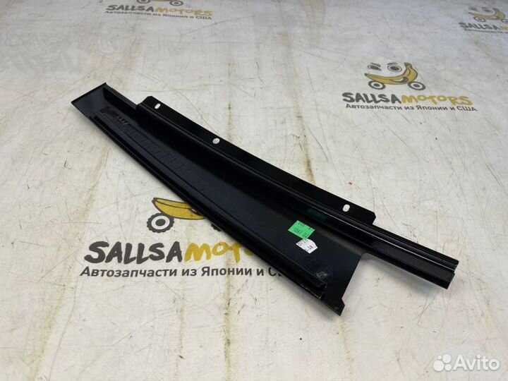 Накладка двери задняя правая Mercedes-Benz C180