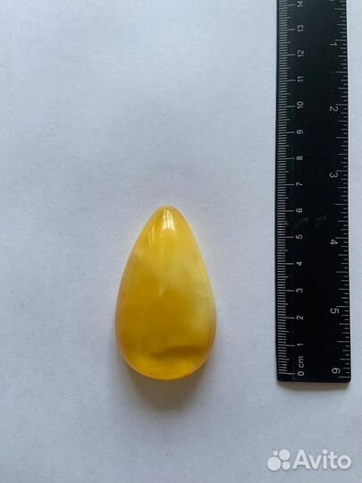 Крупные кулоны из янтаря