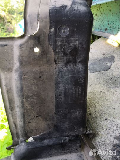 Пластик телевизора (м-тех ) BMW 5 E60