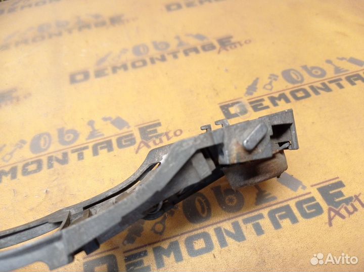 Кронштейн ручки двери Passat B5 Golf 4 Superb Lupo