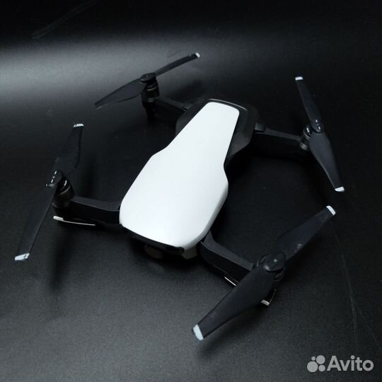 Квадрокоптер DJI Mavic Air