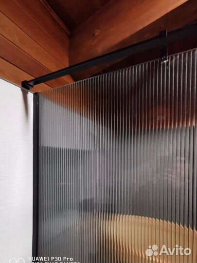 Стеклянные душевые перегородки