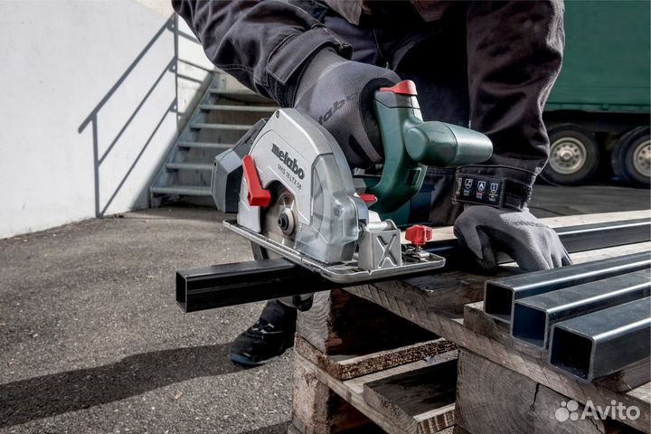 Аккумуляторная дисковая пила Metabo MKS 18 LTX 58